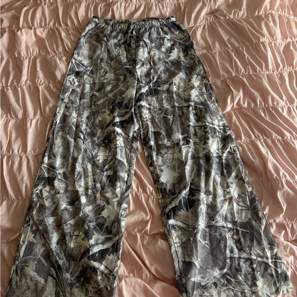 Shein camo print wide leg pants Size s light color with draw string to tighten:3